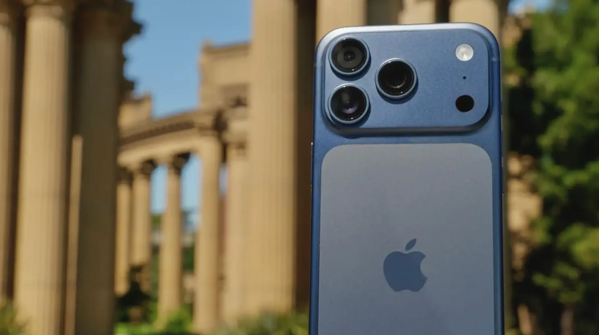 Apple Gives a Reason for the Reports of Terrible iPhone 17 Scratches